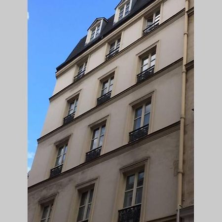 French Typical Apartment Paris Exterior photo